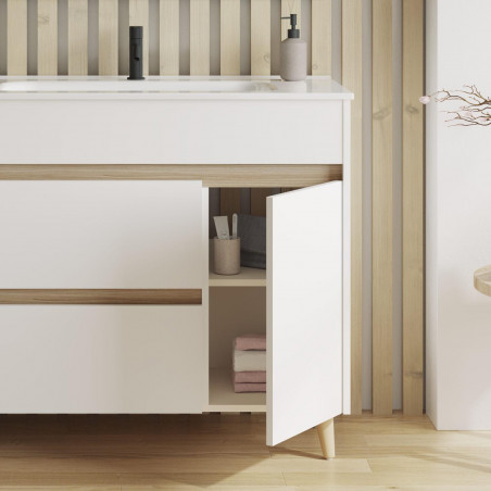 Mueble de baño blanco con espejo