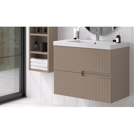 Mueble de baño blanco con espejo