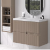 Mueble de baño blanco con espejo